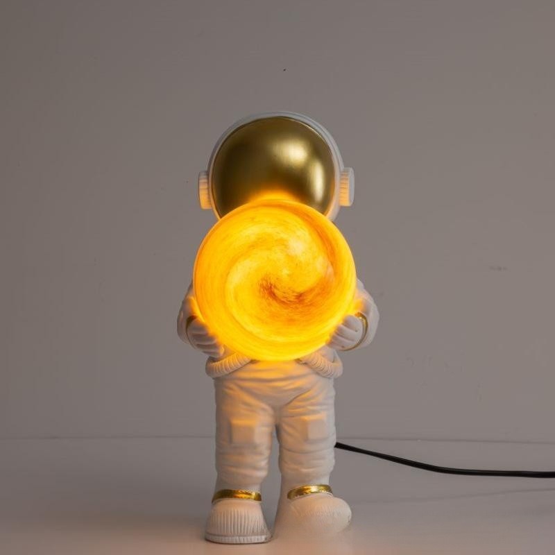 Astronaut creativ dormitor noptiera de pat