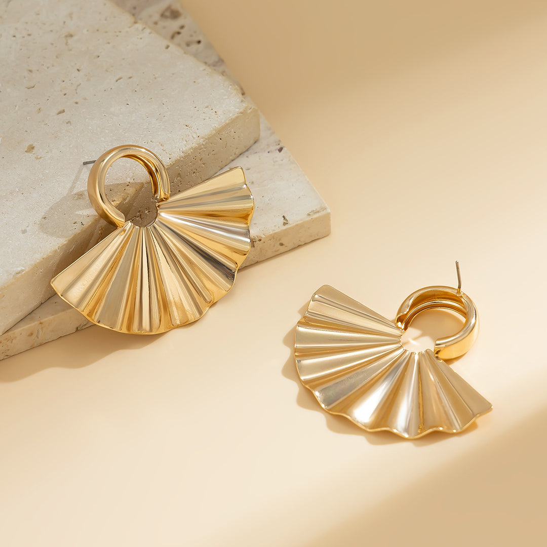 Women's Fashionable Simple Leaf-shaped Earring