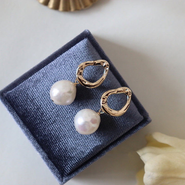 Women's Retro Temperament Baroque Pearl Earrings