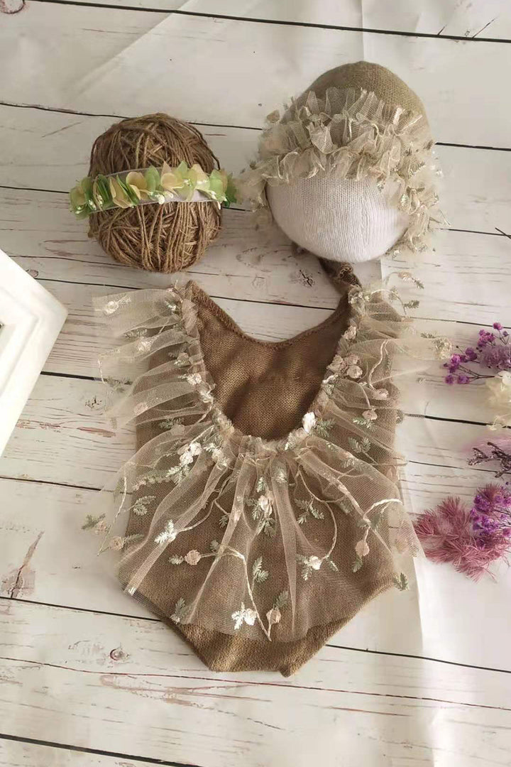 Newborn girl clothing