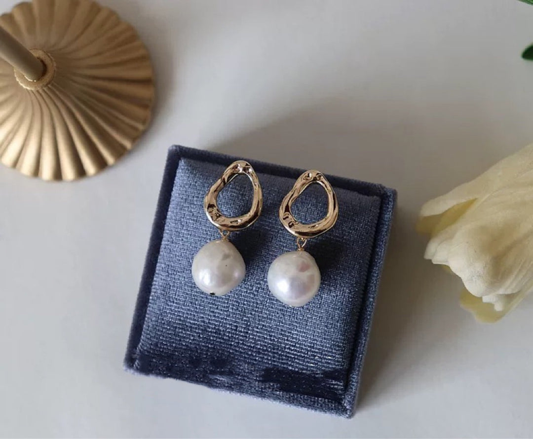 Women's Retro Temperament Baroque Pearl Earrings