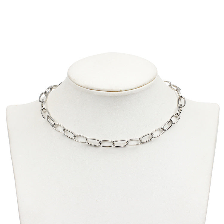 Simple metal buckle clavicle chain