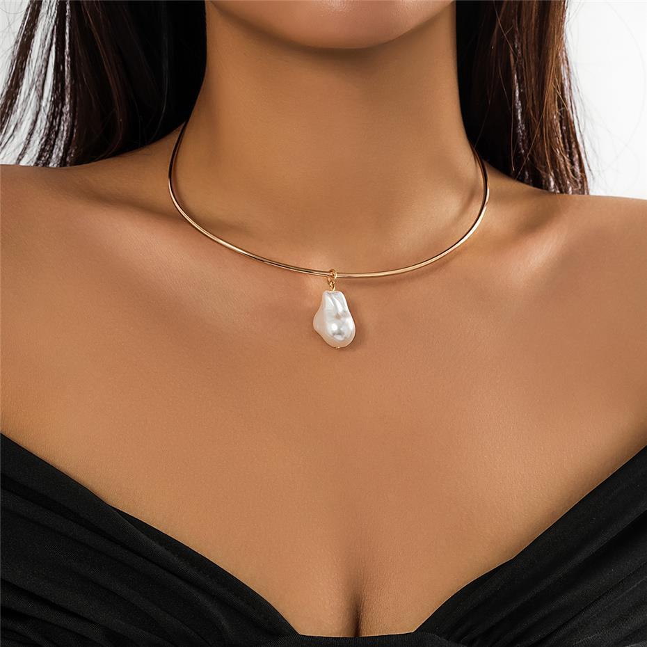 Women's Fashion Temperament Shaped Pearl Pendant Choker Necklace