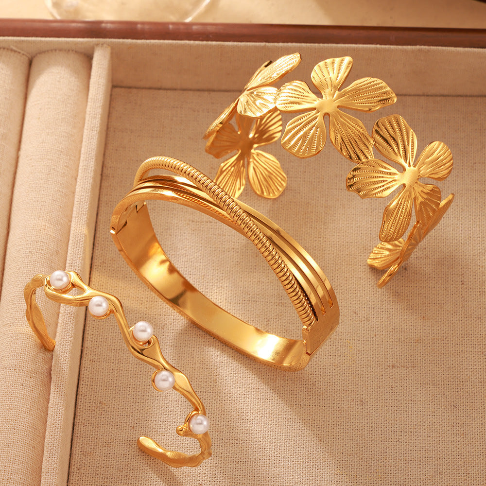 Titanium Steel Gold-plated Pastoral Style Flower Bracelet