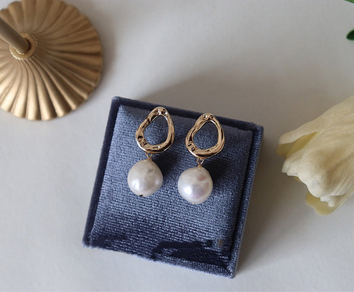 Women's Retro Temperament Baroque Pearl Earrings