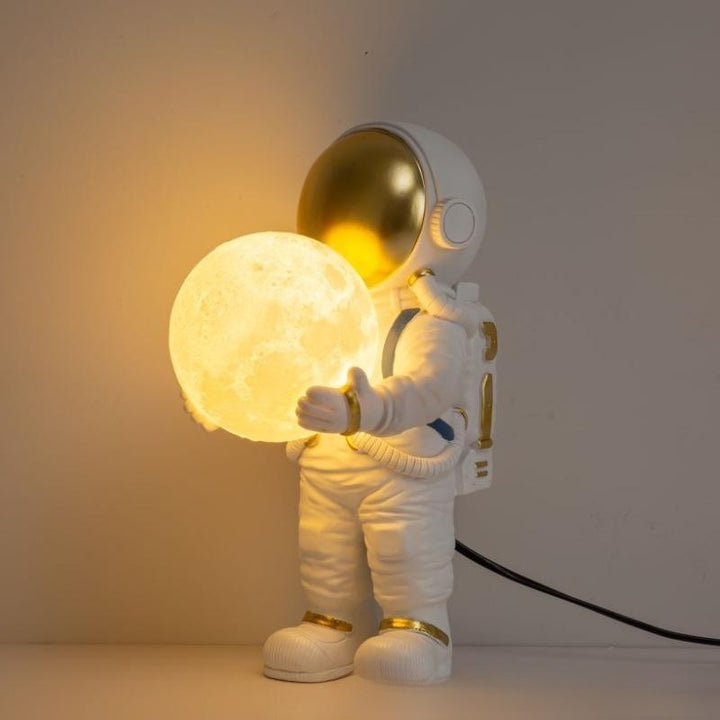 Astronaut creativ dormitor noptiera de pat