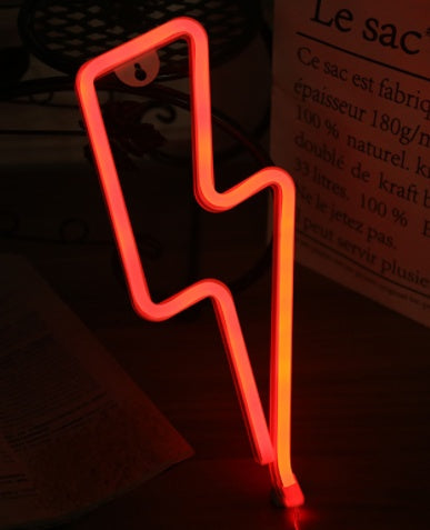 Lumini de neon decorative noaptea