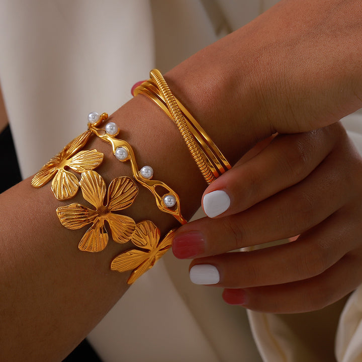 Titanium Steel Gold-plated Pastoral Style Flower Bracelet