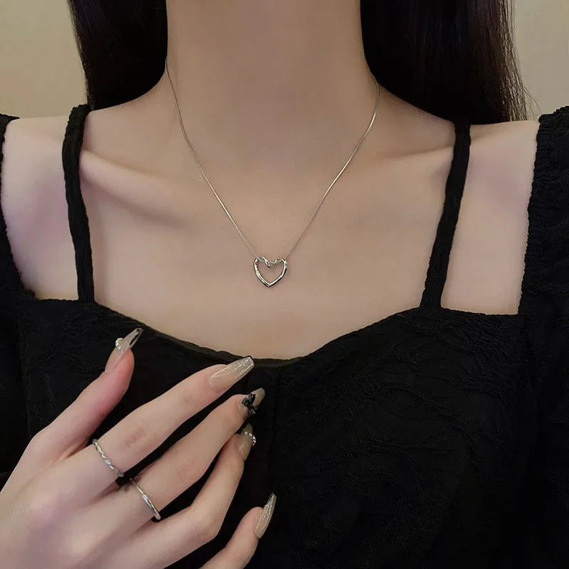 Bijuterii de modă Tainless Oțel Twist Hollow Heart Pandantiv pentru femei Fete picante Clavicule Clavicule Cadou de bijuterii Cadou