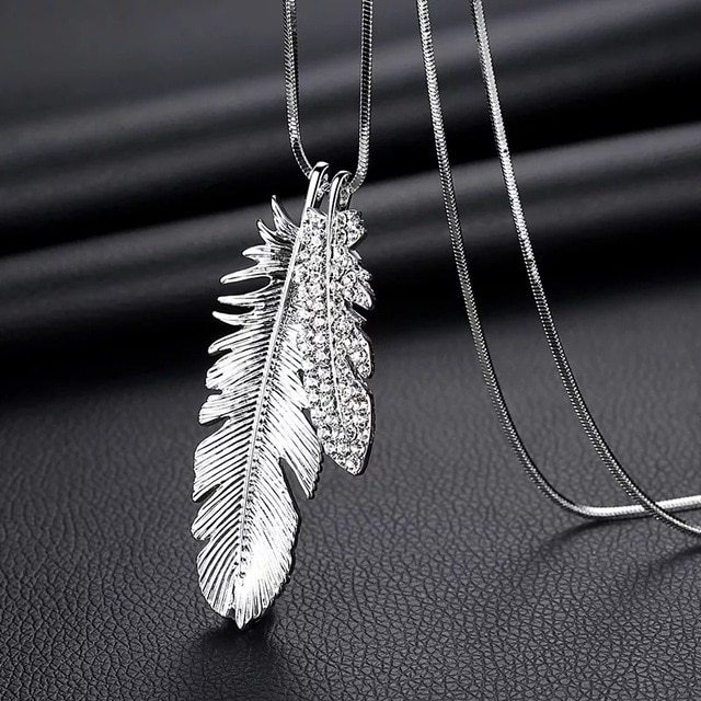 Women's accessories necklace sweater chain