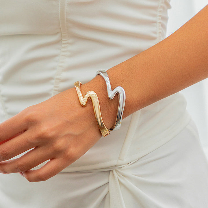 Design Curved Z-shaped Glossy Spring Bracelet