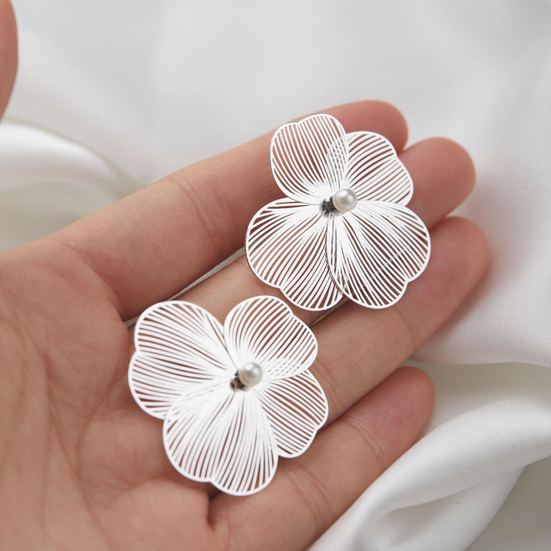 Exaggerated Silver Large Flower Ear Clip For Women