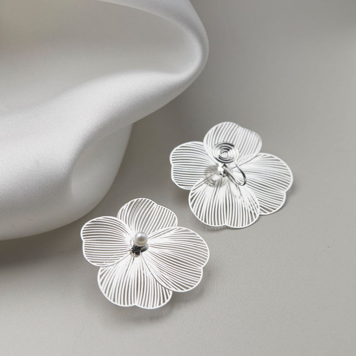 Exaggerated Silver Large Flower Ear Clip For Women