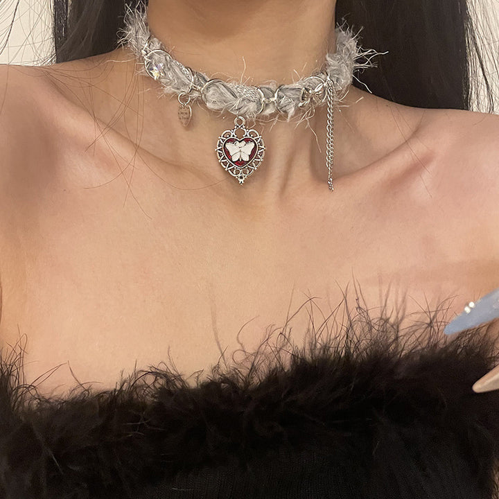 Colier de choker de pluș cu fluture cu fluture de inimă