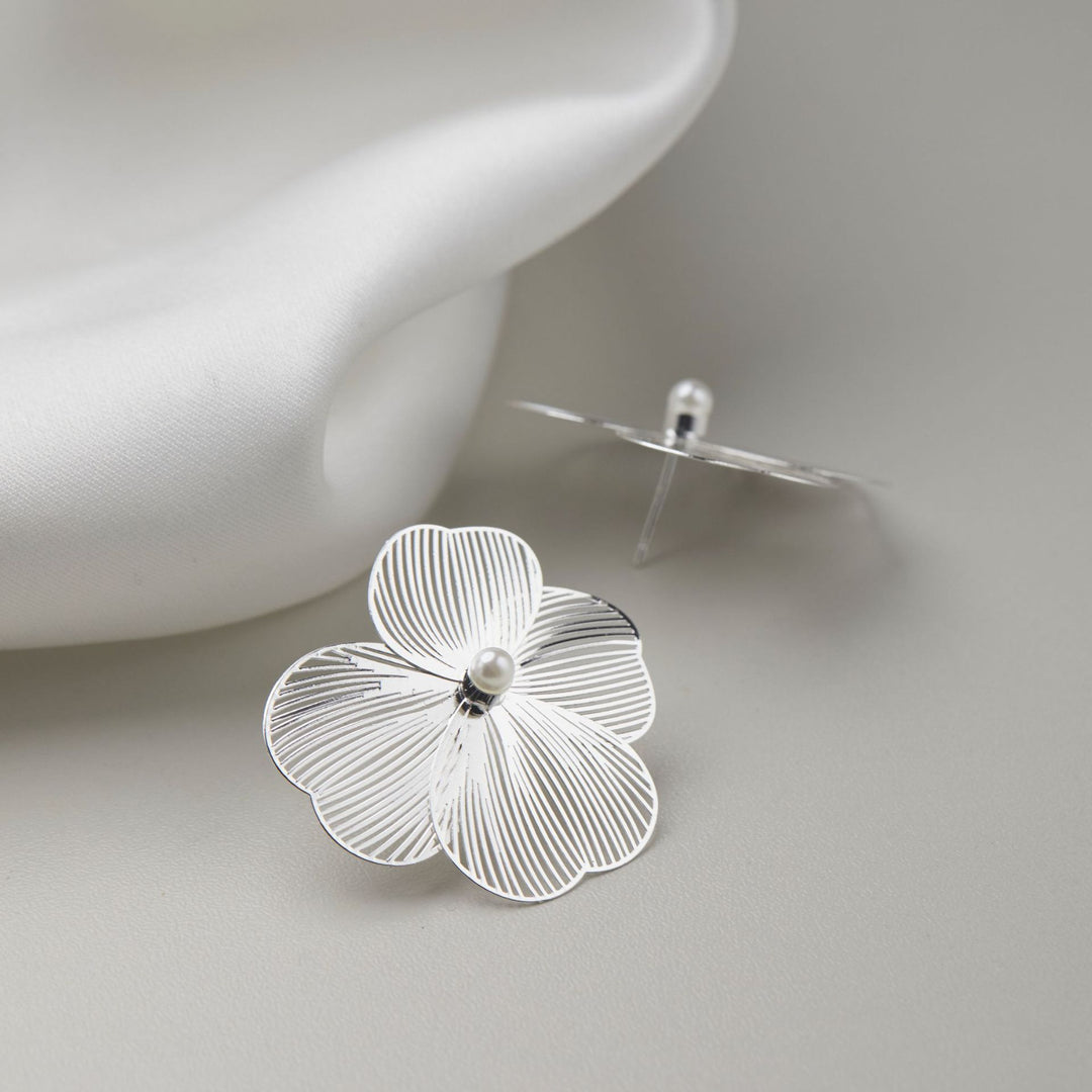 Exaggerated Silver Large Flower Ear Clip For Women