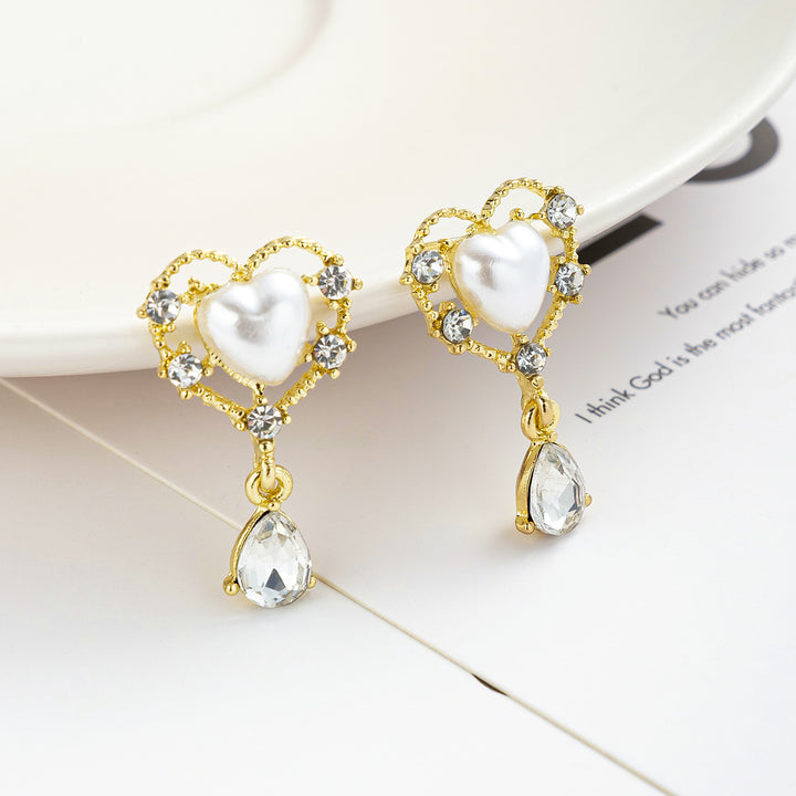 Simple Vintage Pearl Love Heart Stud Earrings