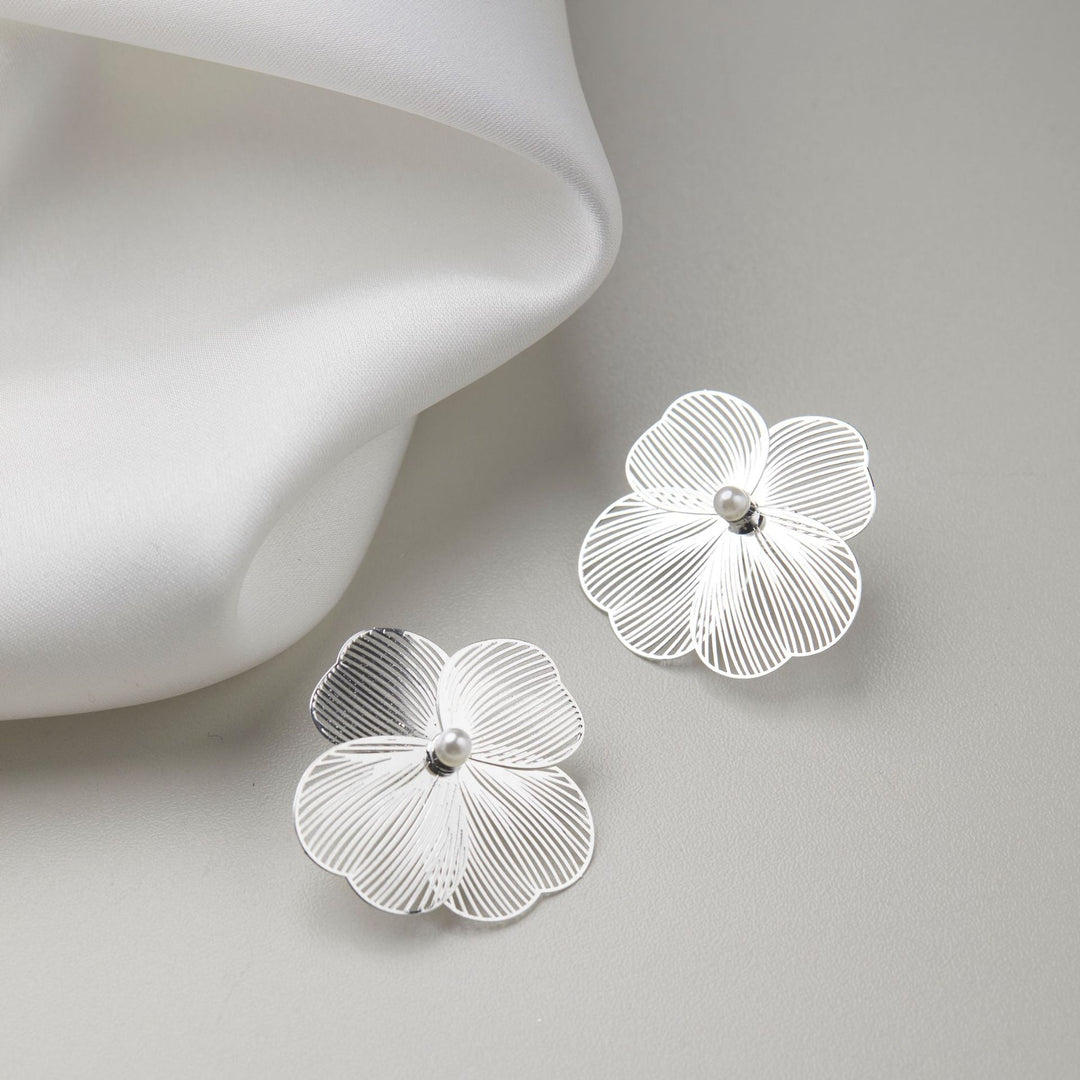 Exaggerated Silver Large Flower Ear Clip For Women