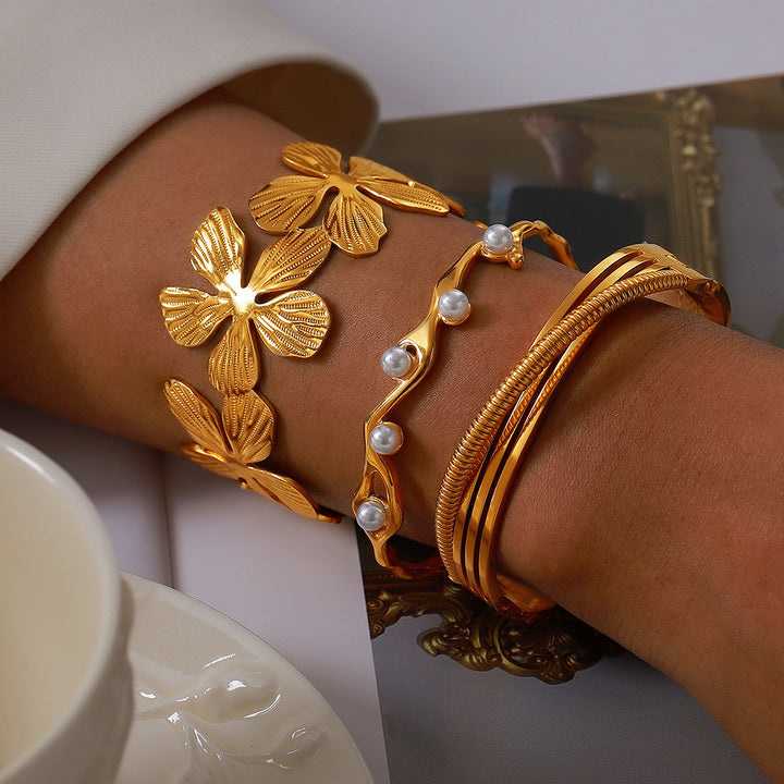 Titanium Steel Gold-plated Pastoral Style Flower Bracelet